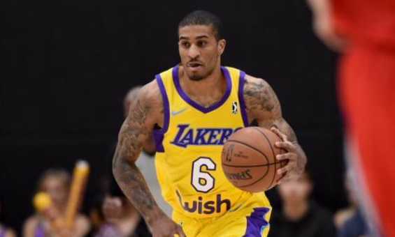 窗签下穆阿 窗签下穆阿